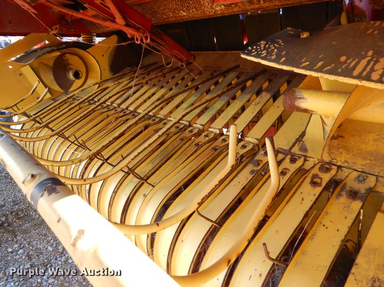 image for item EW9688 1998 New Holland 644 round baler