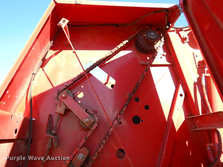 image for item EW9688 1998 New Holland 644 round baler