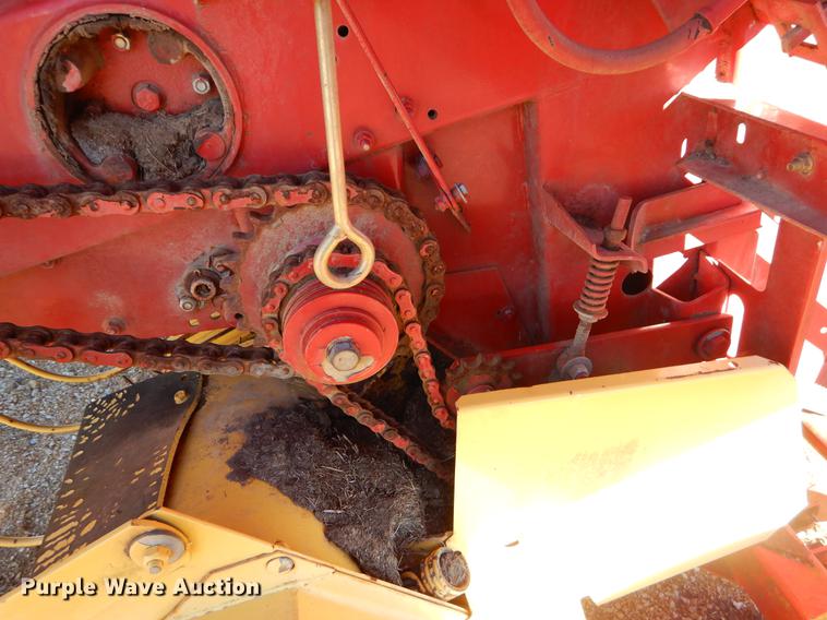 image for item EW9688 1998 New Holland 644 round baler