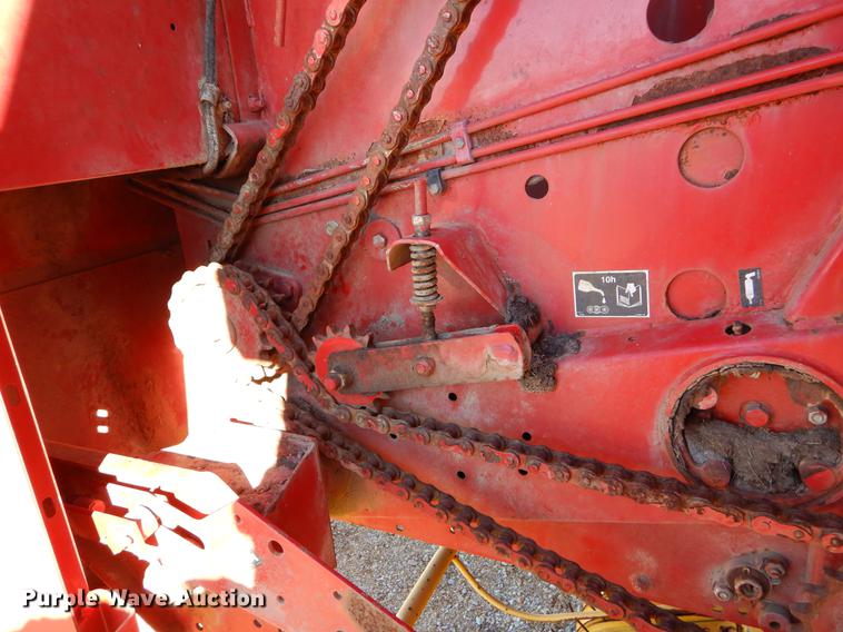 image for item EW9688 1998 New Holland 644 round baler