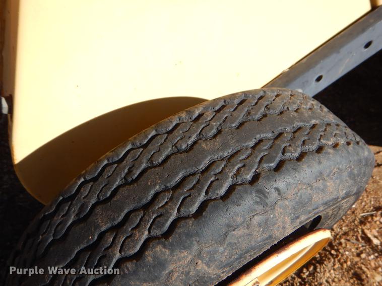 image for item EW9688 1998 New Holland 644 round baler