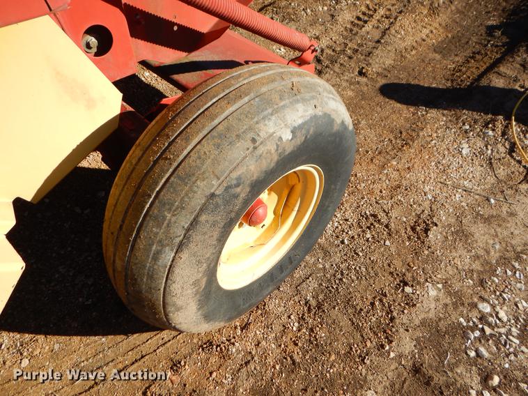 image for item EW9688 1998 New Holland 644 round baler