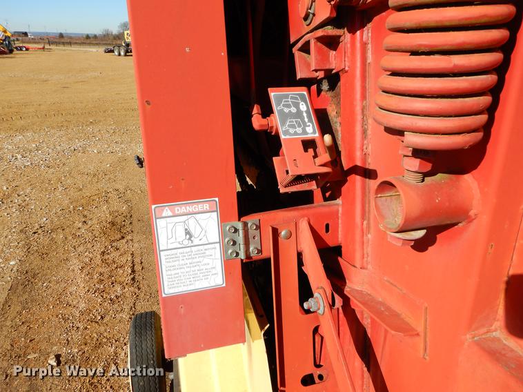 image for item EW9688 1998 New Holland 644 round baler