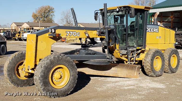 image for item AV9482 2011 John Deere 770G motor grader