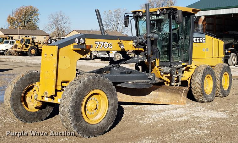 image for item AV9482 2011 John Deere 770G motor grader