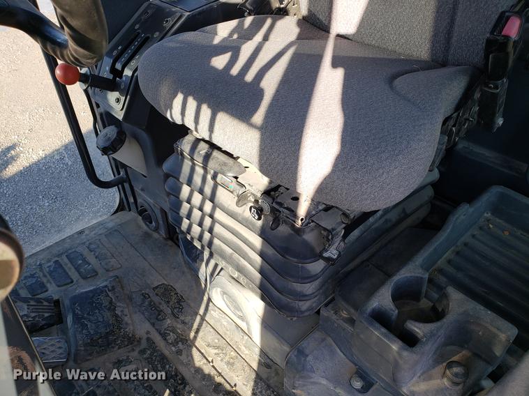 image for item AV9482 2011 John Deere 770G motor grader