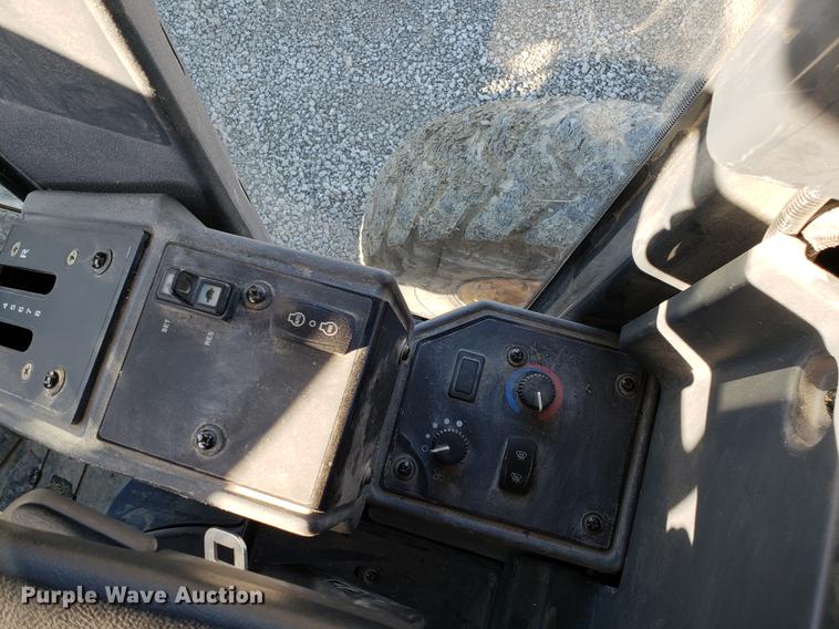 image for item AV9482 2011 John Deere 770G motor grader