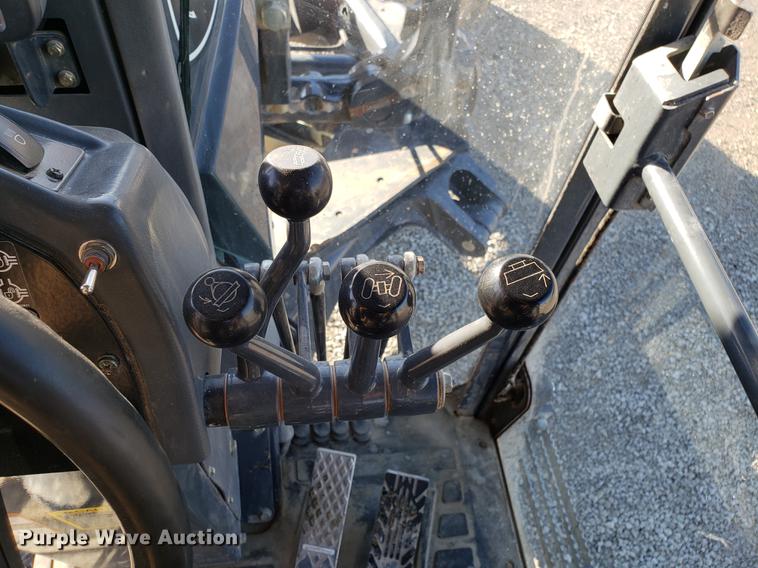 image for item AV9482 2011 John Deere 770G motor grader