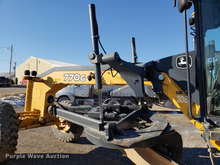 image for item AV9482 2011 John Deere 770G motor grader