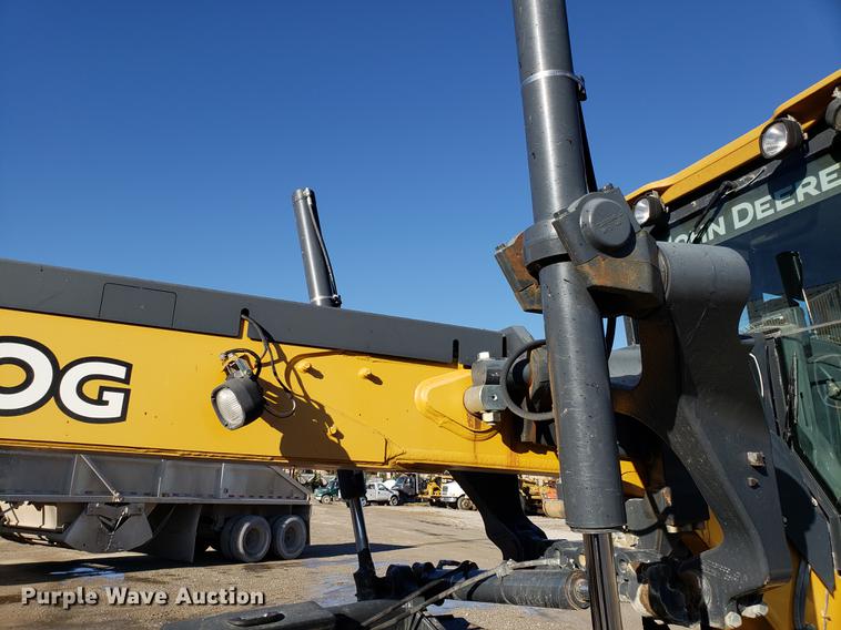 image for item AV9482 2011 John Deere 770G motor grader