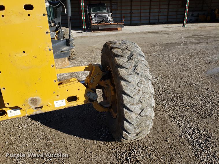 image for item AV9482 2011 John Deere 770G motor grader