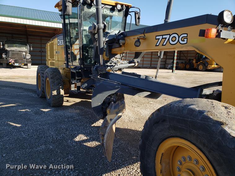 image for item AV9482 2011 John Deere 770G motor grader