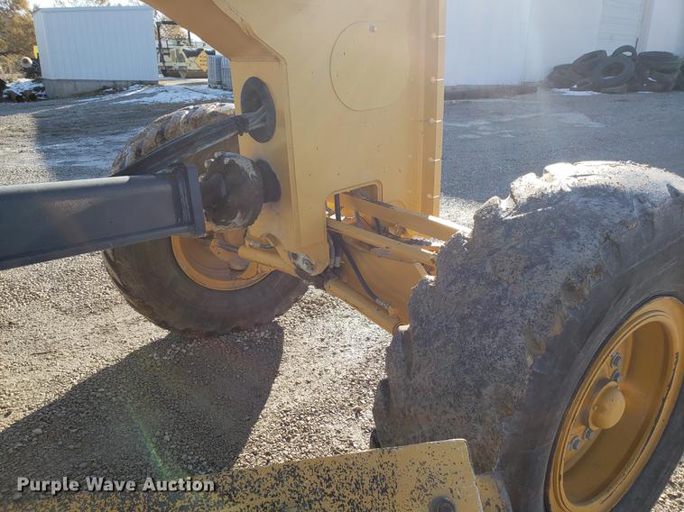 image for item AV9482 2011 John Deere 770G motor grader