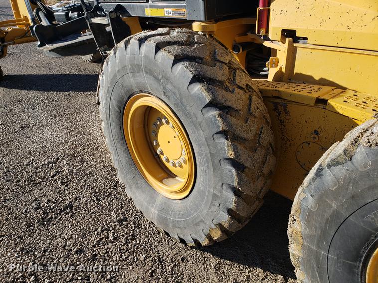 image for item AV9482 2011 John Deere 770G motor grader