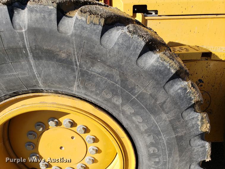 image for item AV9482 2011 John Deere 770G motor grader