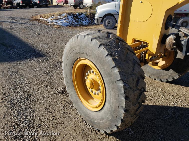 image for item AV9482 2011 John Deere 770G motor grader