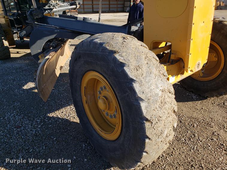 image for item AV9482 2011 John Deere 770G motor grader