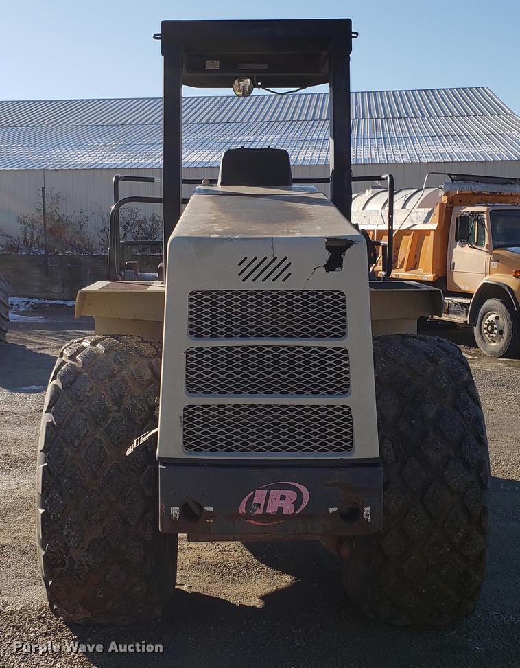 image for item AV9483 2000 Ingersoll Rand 110D Pro-Pac series single drum vibratory roller