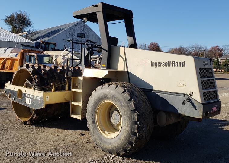 image for item AV9483 2000 Ingersoll Rand 110D Pro-Pac series single drum vibratory roller