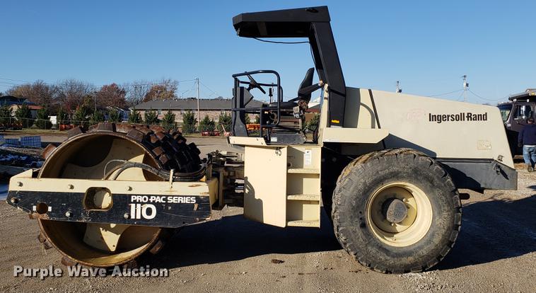 image for item AV9483 2000 Ingersoll Rand 110D Pro-Pac series single drum vibratory roller