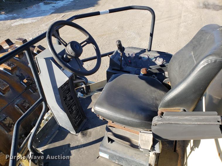 image for item AV9483 2000 Ingersoll Rand 110D Pro-Pac series single drum vibratory roller