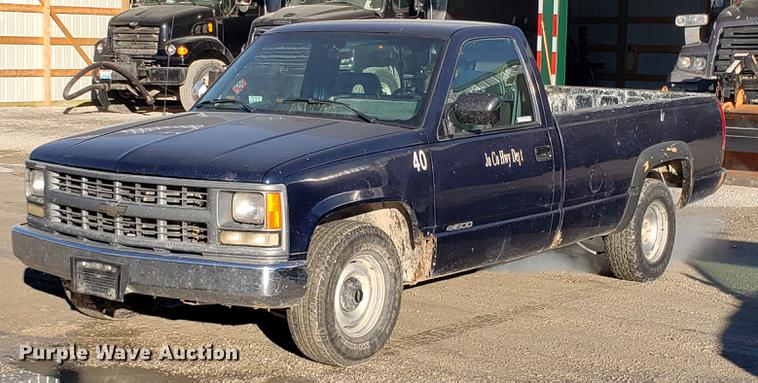 image for item AV9484 1994 Chevrolet C1500 pickup truck