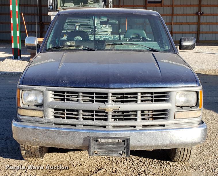 image for item AV9484 1994 Chevrolet C1500 pickup truck