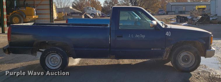 image for item AV9484 1994 Chevrolet C1500 pickup truck