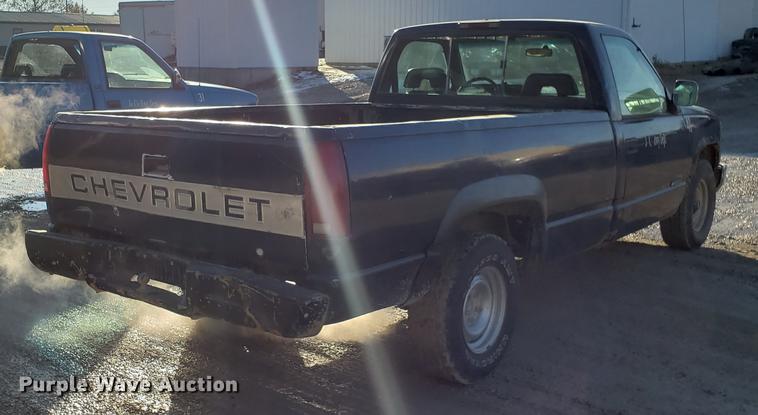image for item AV9484 1994 Chevrolet C1500 pickup truck
