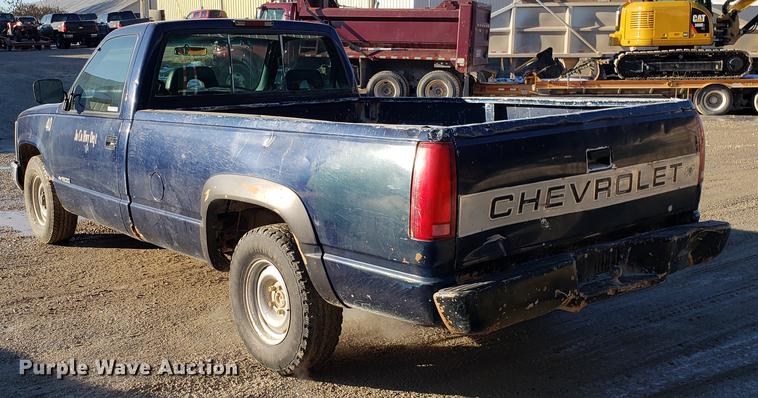 image for item AV9484 1994 Chevrolet C1500 pickup truck