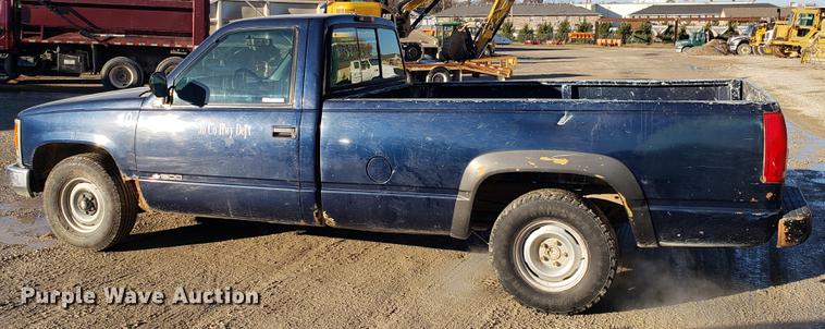 image for item AV9484 1994 Chevrolet C1500 pickup truck