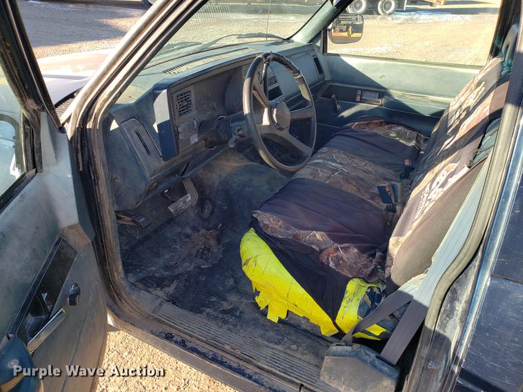 image for item AV9484 1994 Chevrolet C1500 pickup truck