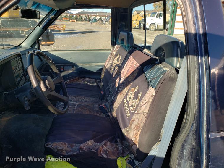 image for item AV9484 1994 Chevrolet C1500 pickup truck