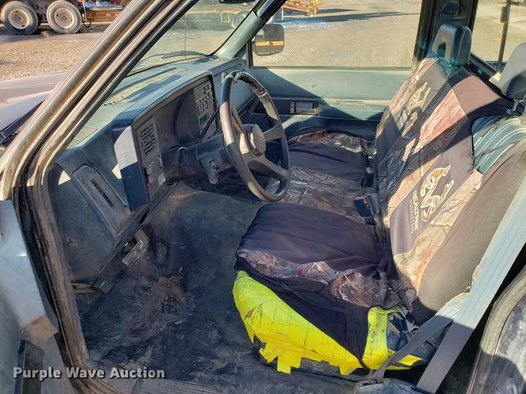 image for item AV9484 1994 Chevrolet C1500 pickup truck