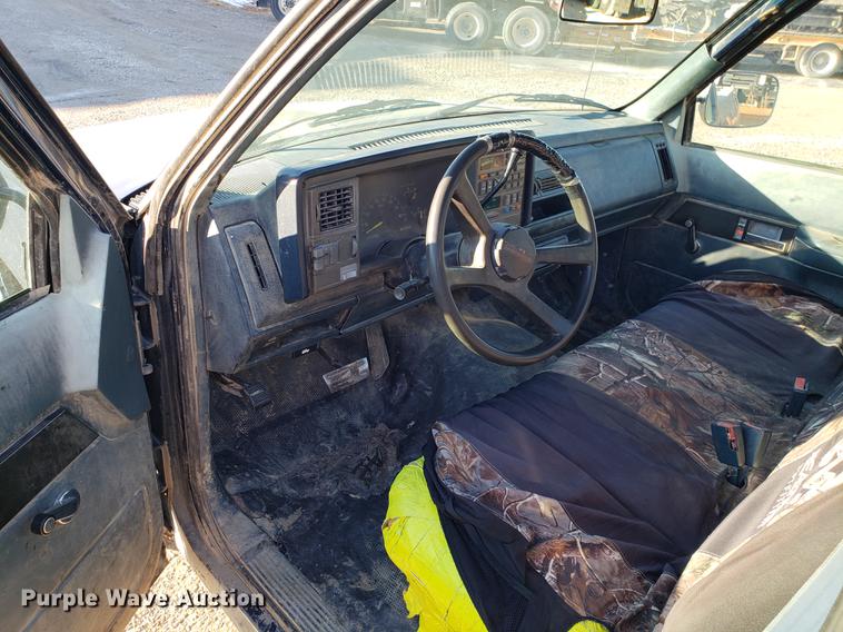 image for item AV9484 1994 Chevrolet C1500 pickup truck