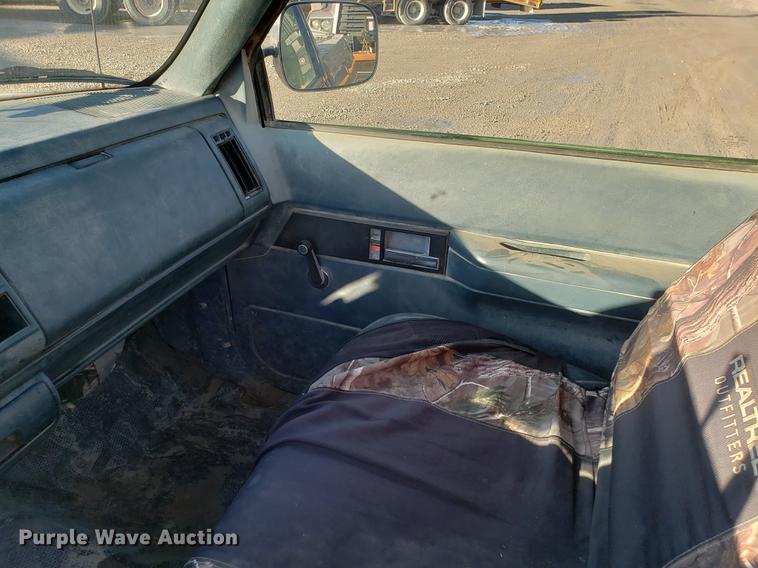 image for item AV9484 1994 Chevrolet C1500 pickup truck
