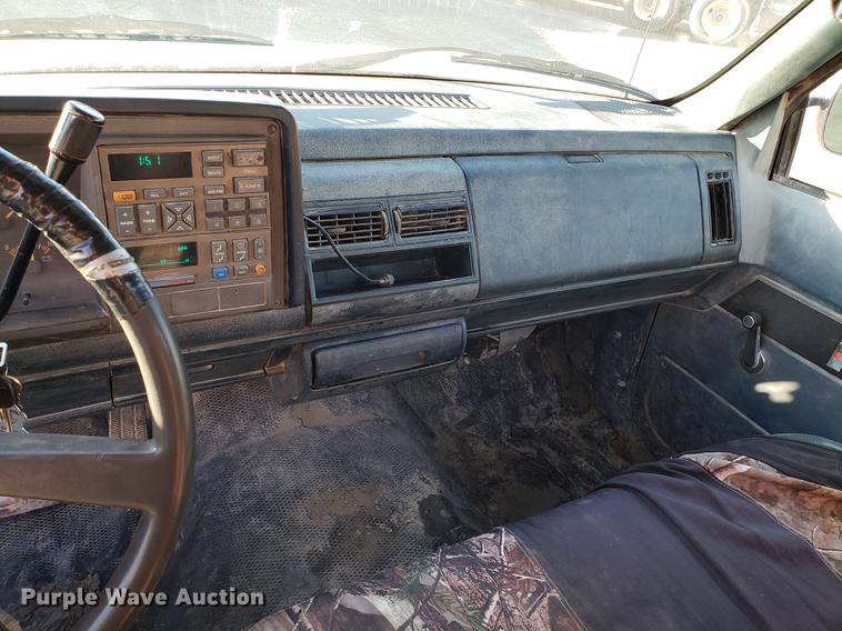 image for item AV9484 1994 Chevrolet C1500 pickup truck