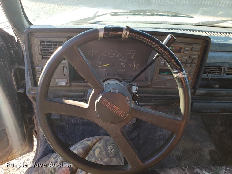 image for item AV9484 1994 Chevrolet C1500 pickup truck