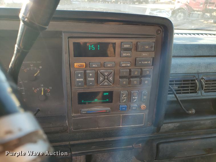 image for item AV9484 1994 Chevrolet C1500 pickup truck