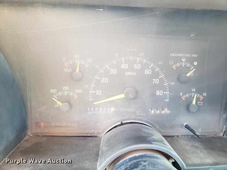 image for item AV9484 1994 Chevrolet C1500 pickup truck