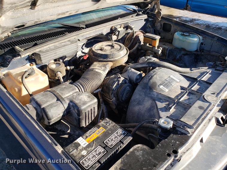 image for item AV9484 1994 Chevrolet C1500 pickup truck