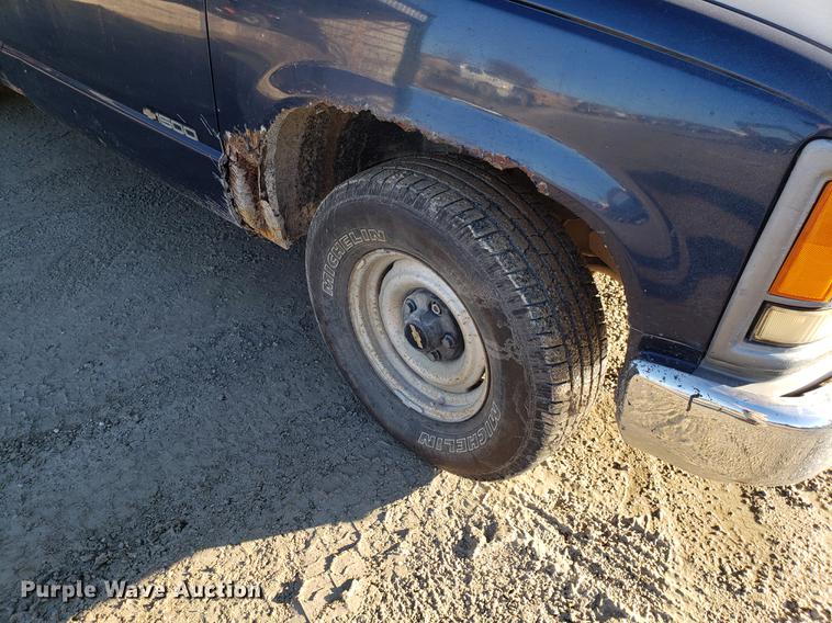 image for item AV9484 1994 Chevrolet C1500 pickup truck