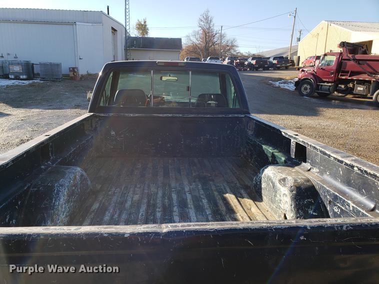 image for item AV9484 1994 Chevrolet C1500 pickup truck