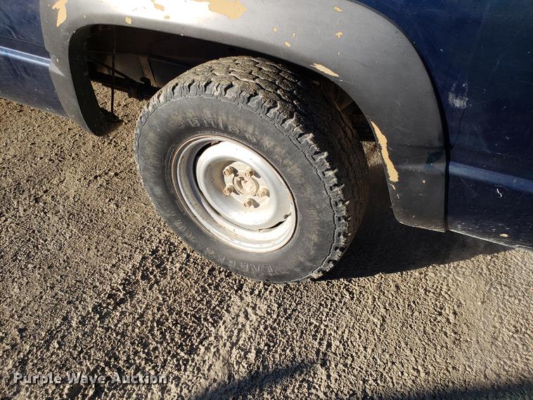 image for item AV9484 1994 Chevrolet C1500 pickup truck