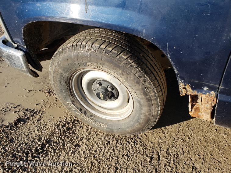 image for item AV9484 1994 Chevrolet C1500 pickup truck