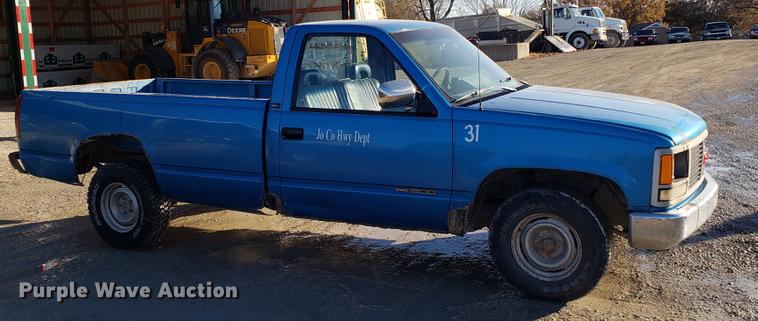 image for item AV9485 1992 GMC 1500 pickup truck