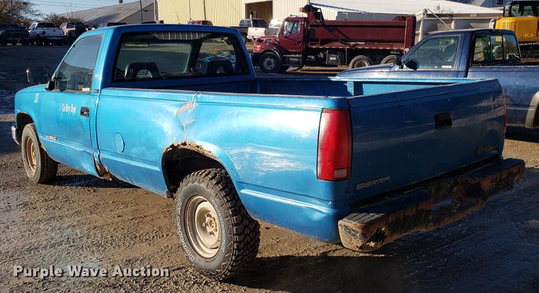 image for item AV9485 1992 GMC 1500 pickup truck