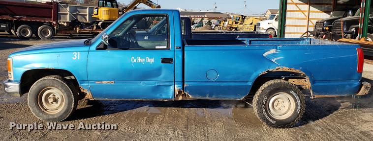 image for item AV9485 1992 GMC 1500 pickup truck