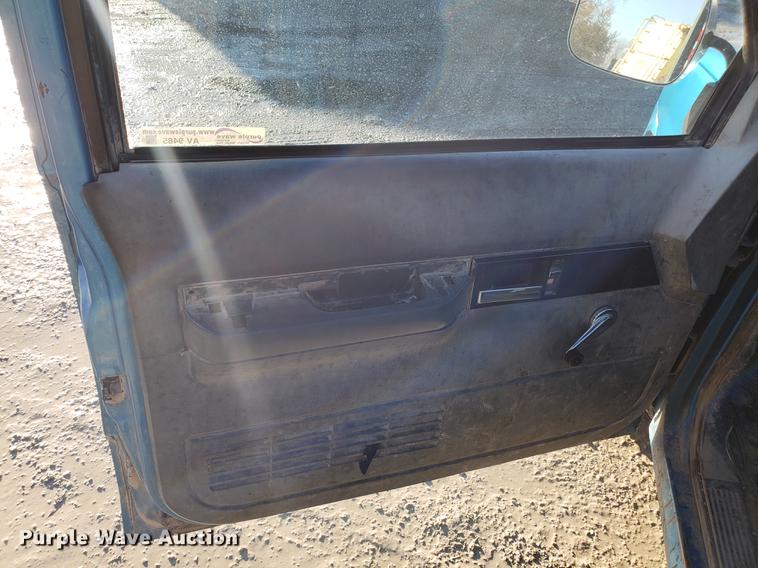 image for item AV9485 1992 GMC 1500 pickup truck