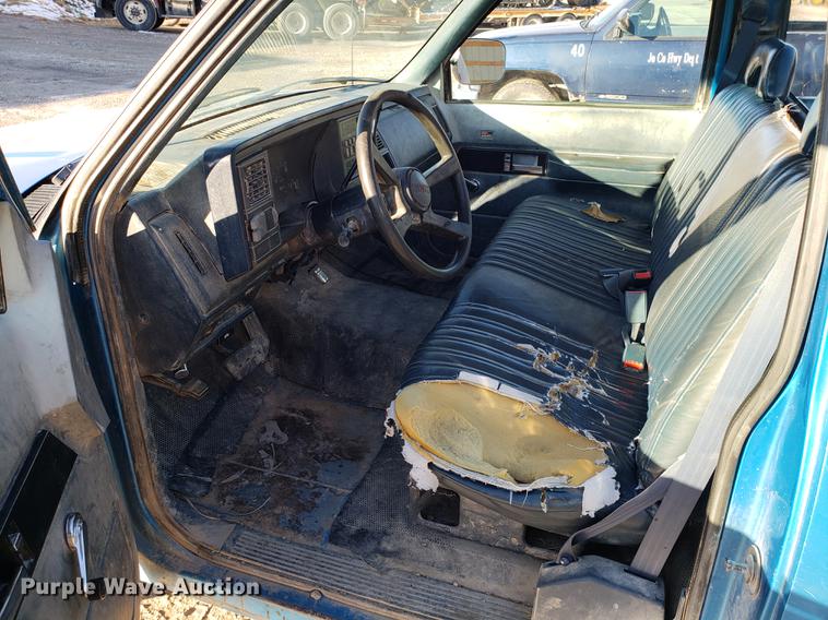 image for item AV9485 1992 GMC 1500 pickup truck